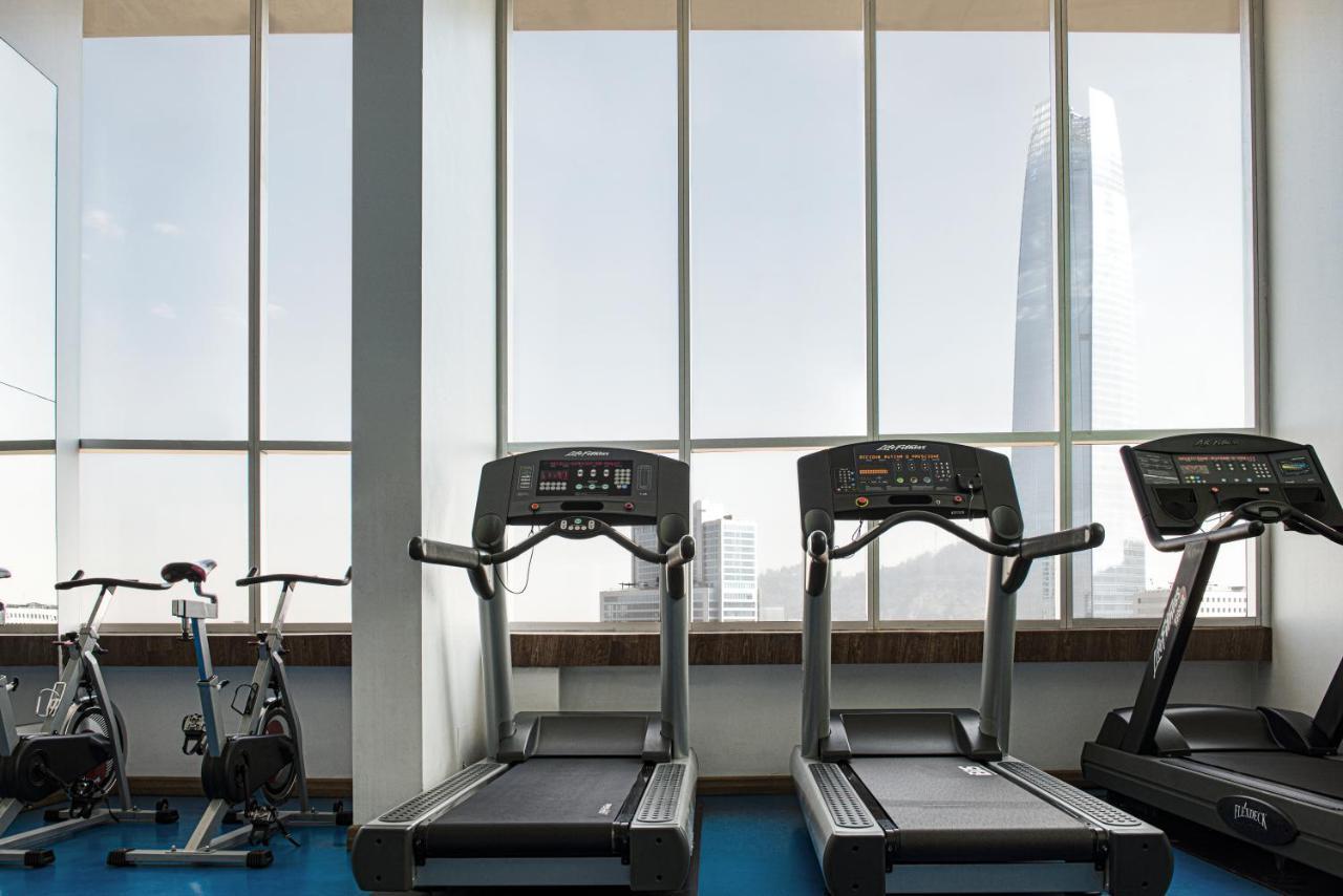 Pullman Santiago El Bosque Hotell Exteriör bild The gym at the hotel