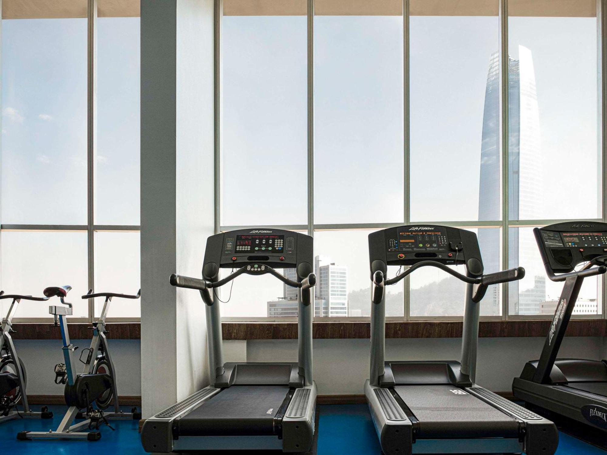 Pullman Santiago El Bosque Hotell Exteriör bild The gym at the hotel
