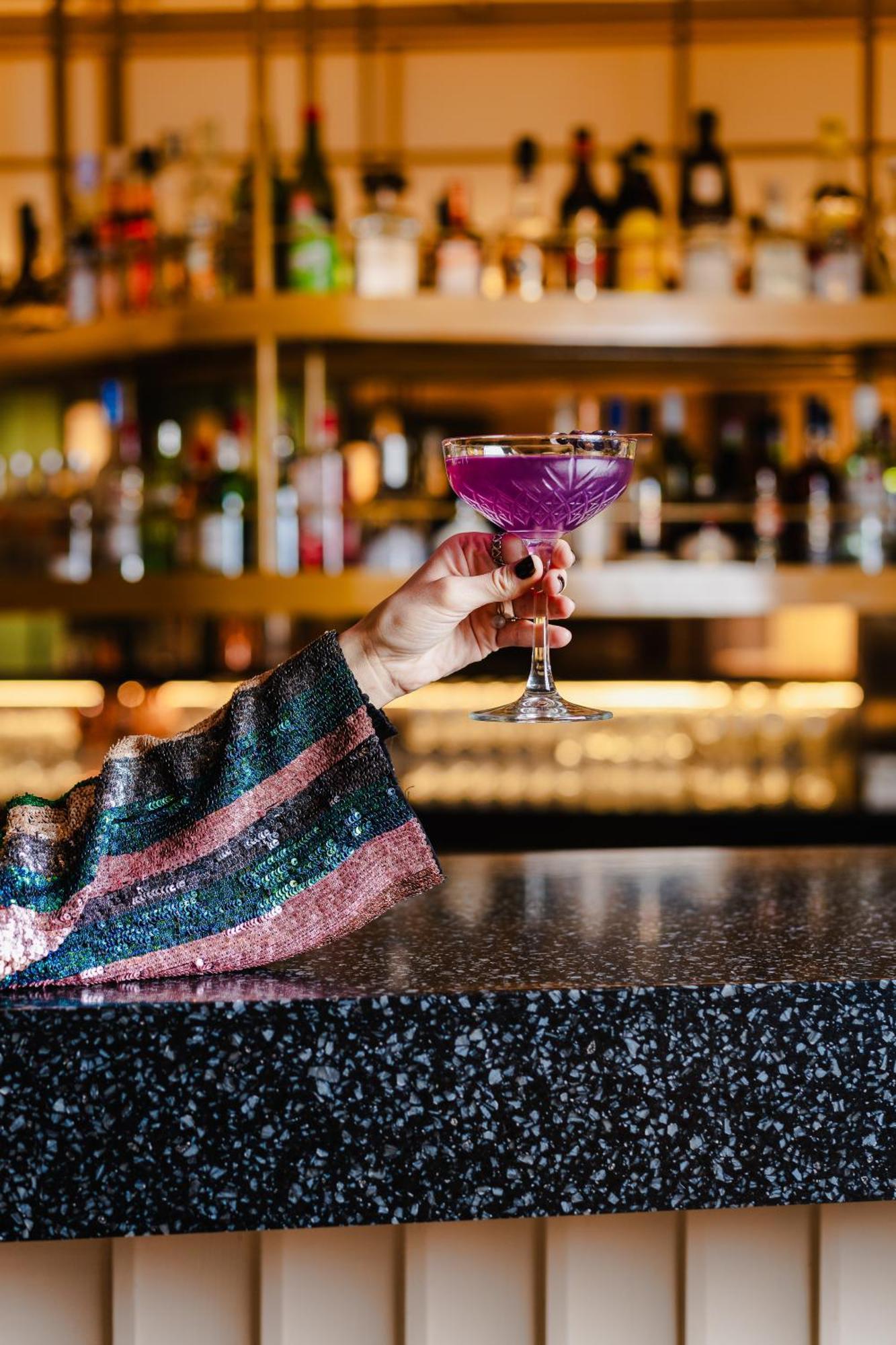 Pullman Santiago El Bosque Hotell Exteriör bild A purple cocktail